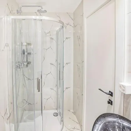 Exclusive And Classy Flat Apartment